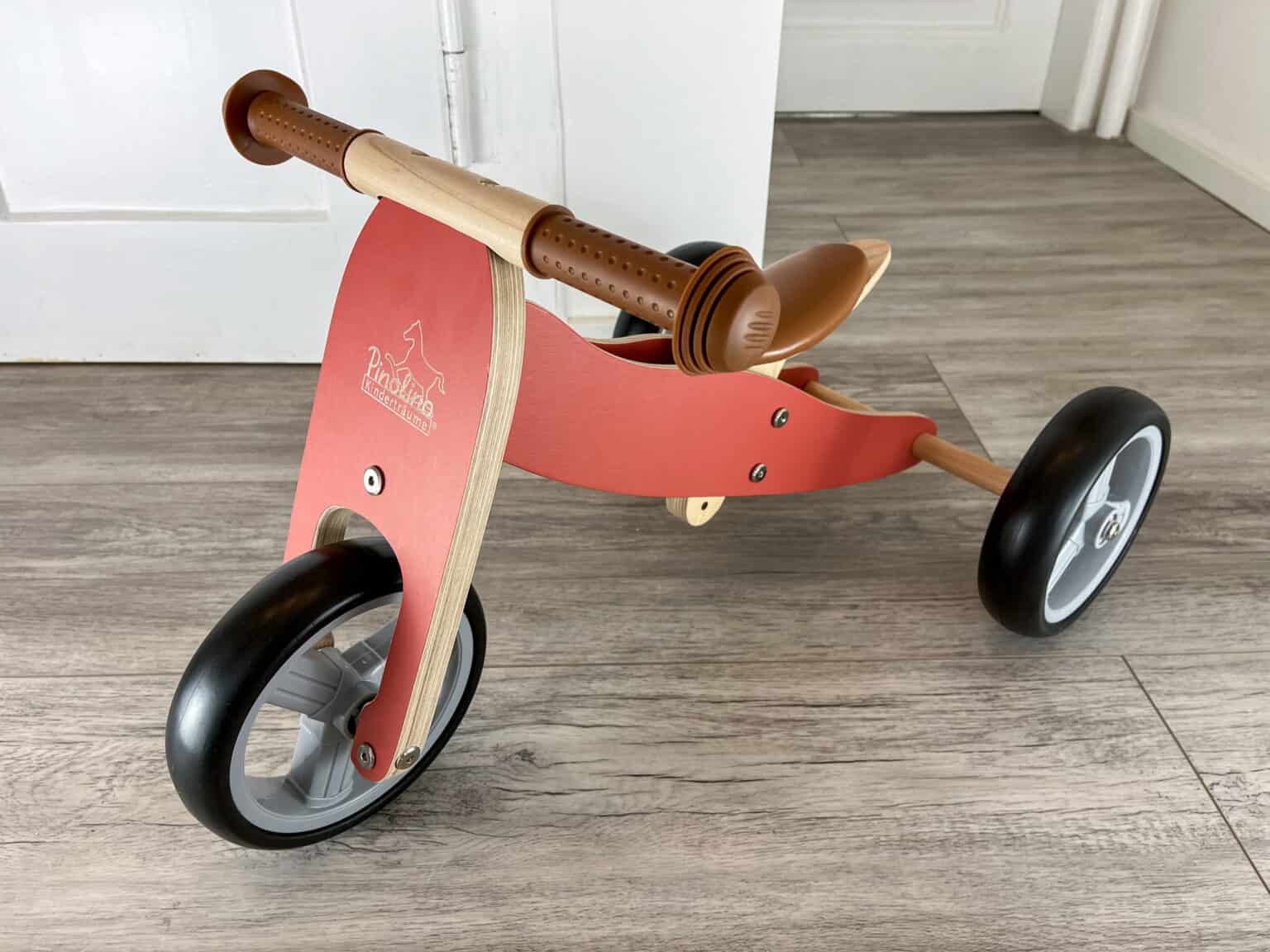 Pinolino Charlie Test (2025): Kleines Fahrzeug mit Großen Möglichkeiten Pinolino Mini-Laufdreirad Charlie ab 1 Jahr im Test